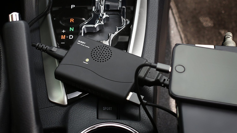 Inversor Aukey 120W | $10 | Amazon | Usa el código 6JVBO2HNFoto: Amazon